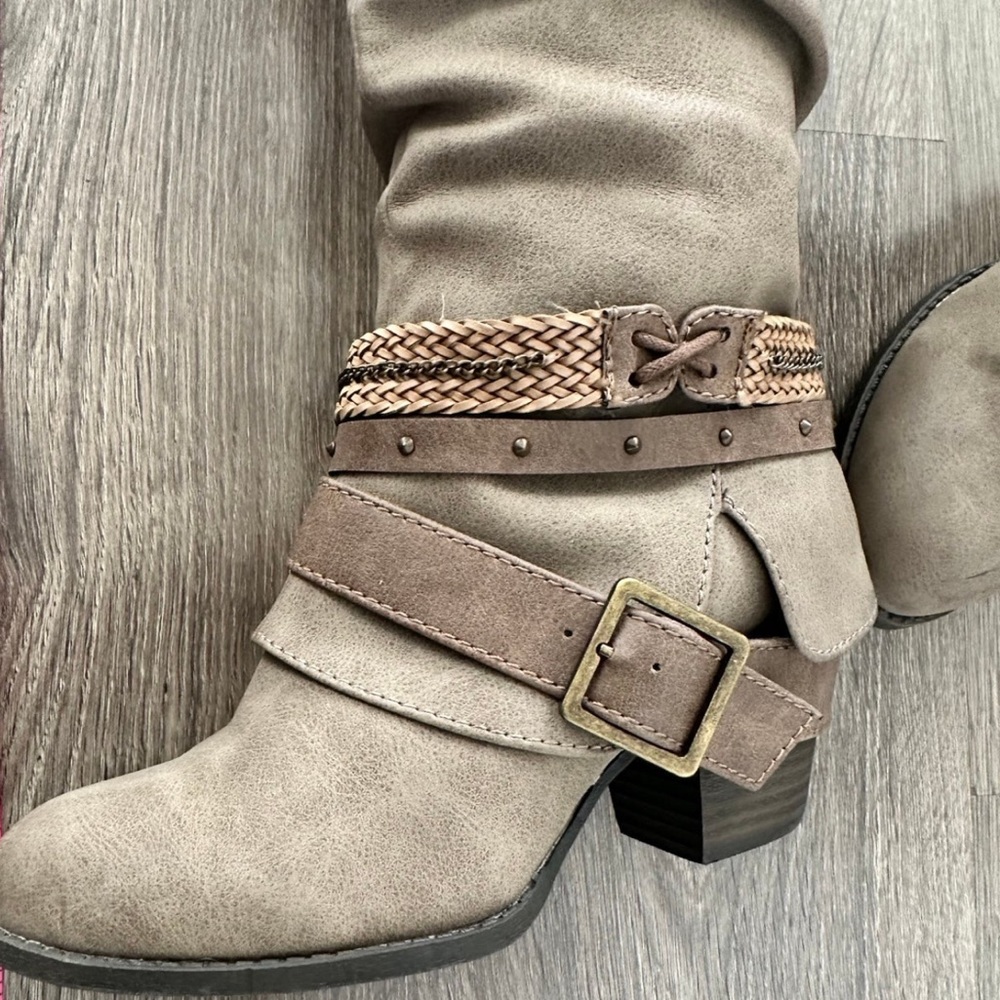 Light Brown Boots 
Size 7 1/2